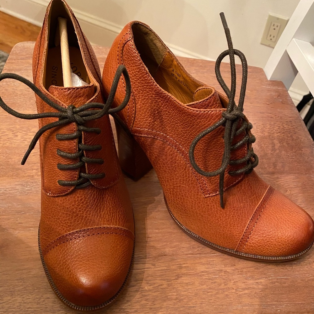 Kork ease brown lace up bootie never worn